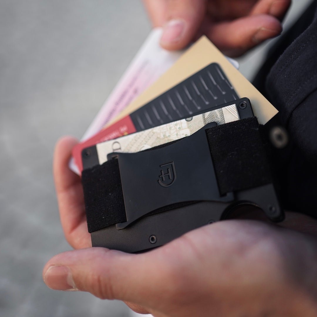 Kamea | James Hawk Case Wallet. Let og massivt aluminium. Plads til 12 kort og kontanter. Slank design. RFID-beskyttelse.