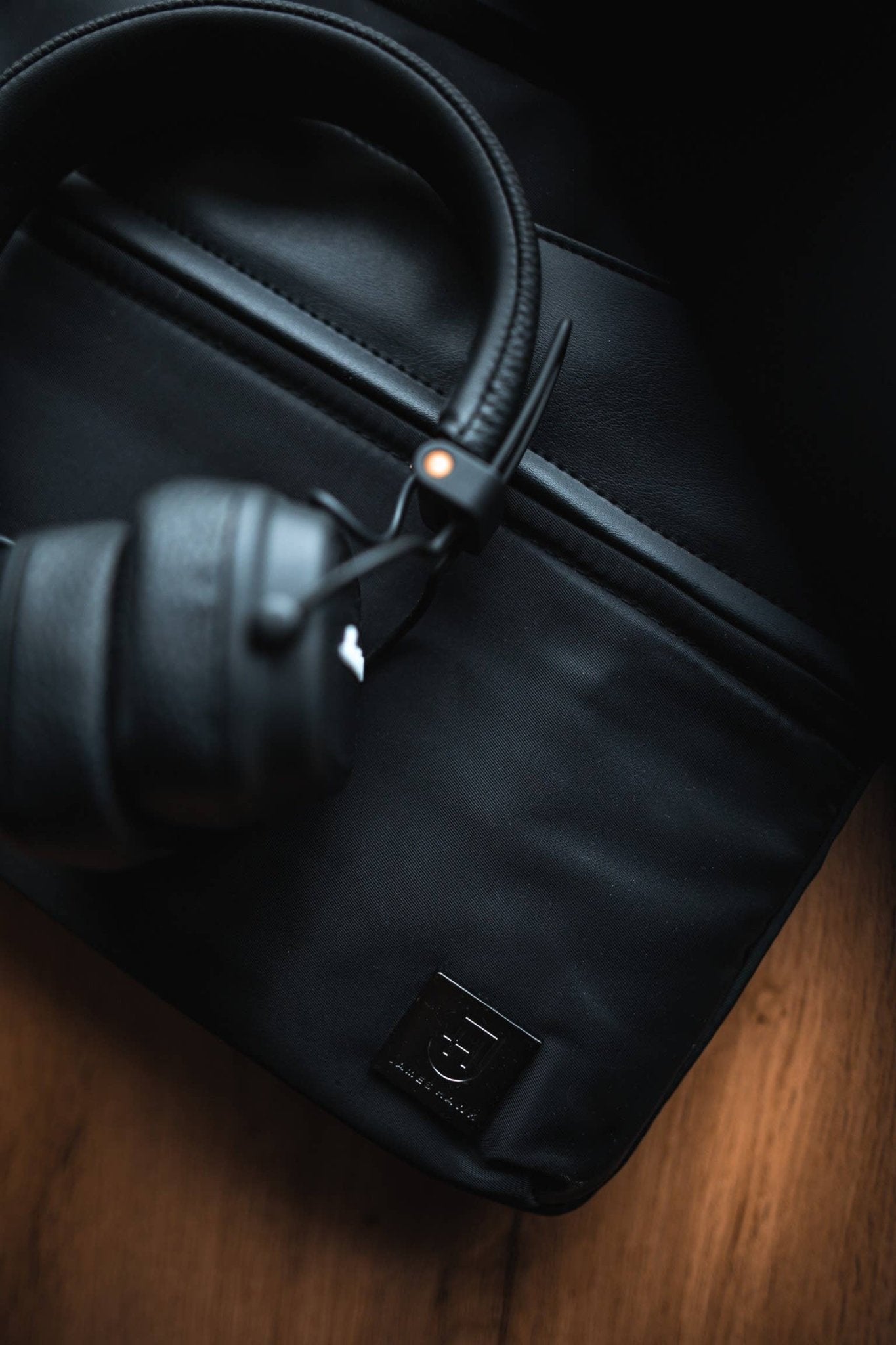 Kamea | James Hawk 2-i-1 taske og laptop-sleeve. Beskytter op til 13,3" bærbar. Udtrækkeligt håndtag. Justerbar skulderrem.