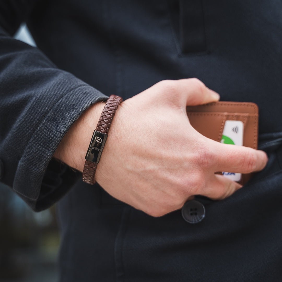 Kamea | James Hawk læder armbånd. Maskulint og bredt. Sort rustfrit stålspænde med magnetlukning. Tre størrelser.