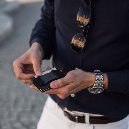 Kamea | James Hawk Case Wallet. Let og massivt aluminium. Plads til 12 kort og kontanter. Slank design. RFID-beskyttelse.