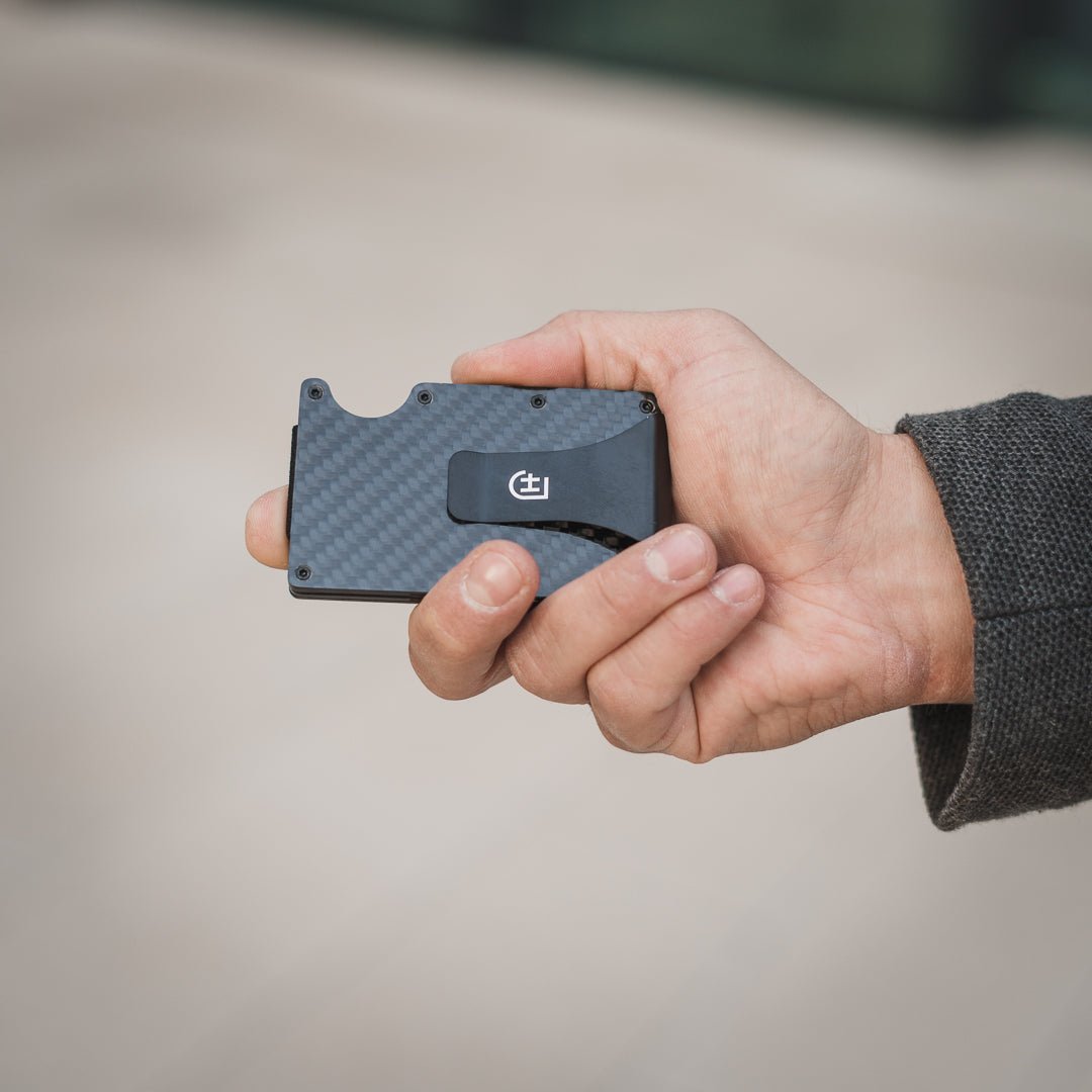 Kamea | James Hawk Case Wallet. Let og massivt aluminium. Plads til 12 kort og kontanter. Slank design. RFID-beskyttelse.