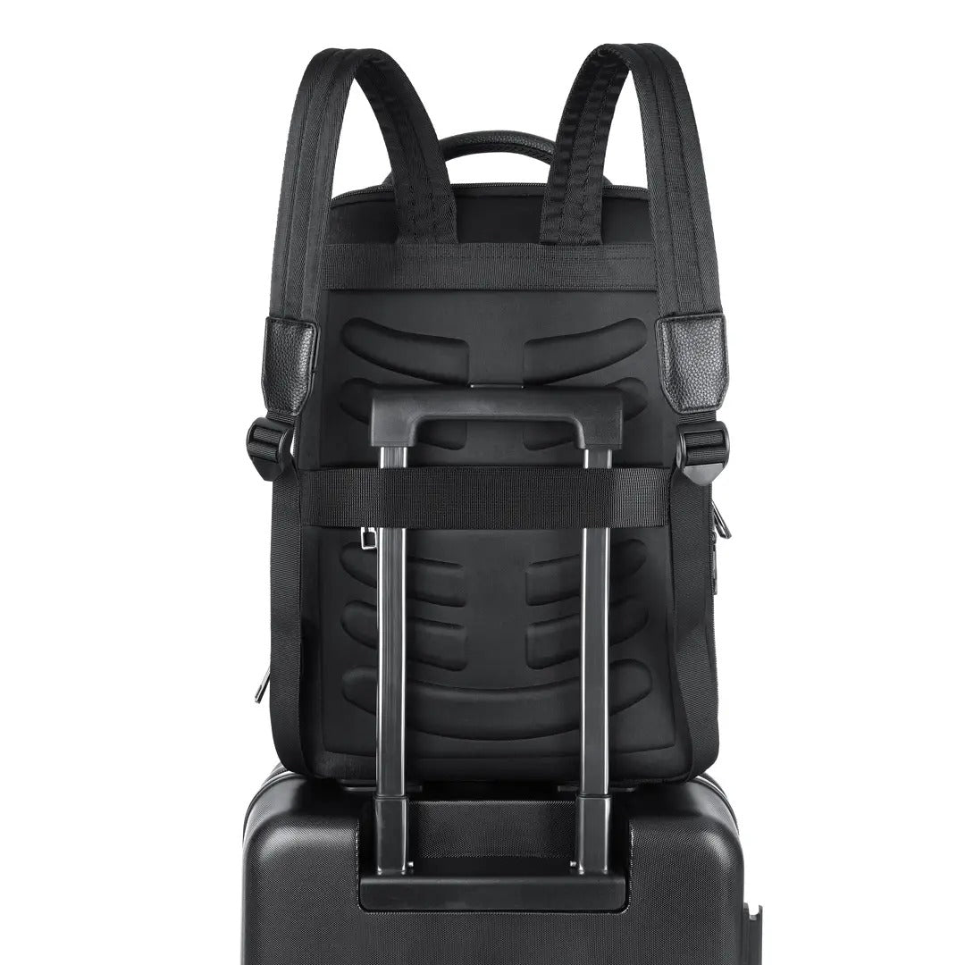 Kamea | James Hawk City Backpack. To separate rum, Smarte lommer. USB-port. RFID-beskyttelse. Ergonomisk og vandtæt design.