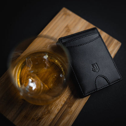 Kamea | James Hawk Flip Wallet. Plads til 5 kort og mønter. Høj kvalitet og slank design. Flip-funktion. RFID-beskyttelse.