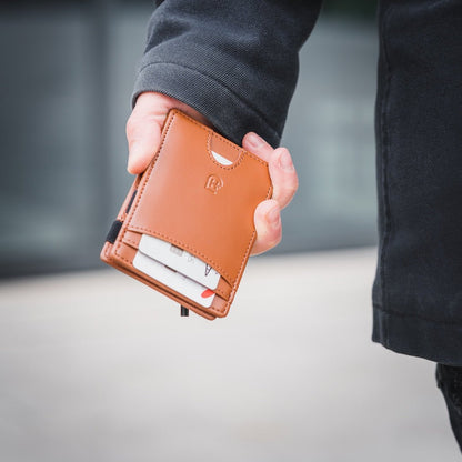 Kamea | James Hawk Flip Wallet. Plads til 5 kort og mønter. Høj kvalitet og slank design. Flip-funktion. RFID-beskyttelse.
