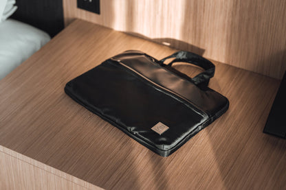 Kamea | James Hawk 2-i-1 taske og laptop-sleeve. Beskytter op til 13,3" bærbar. Udtrækkeligt håndtag. Justerbar skulderrem.