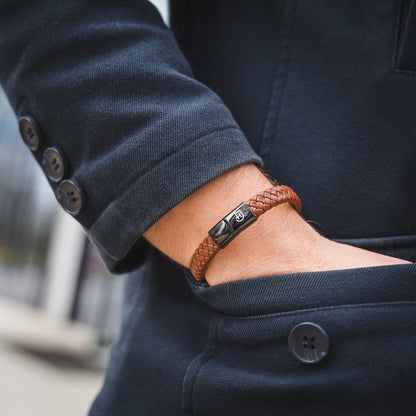 Kamea | James Hawk læder armbånd. Maskulint og bredt. Sort rustfrit stålspænde med magnetlukning. Tre størrelser.