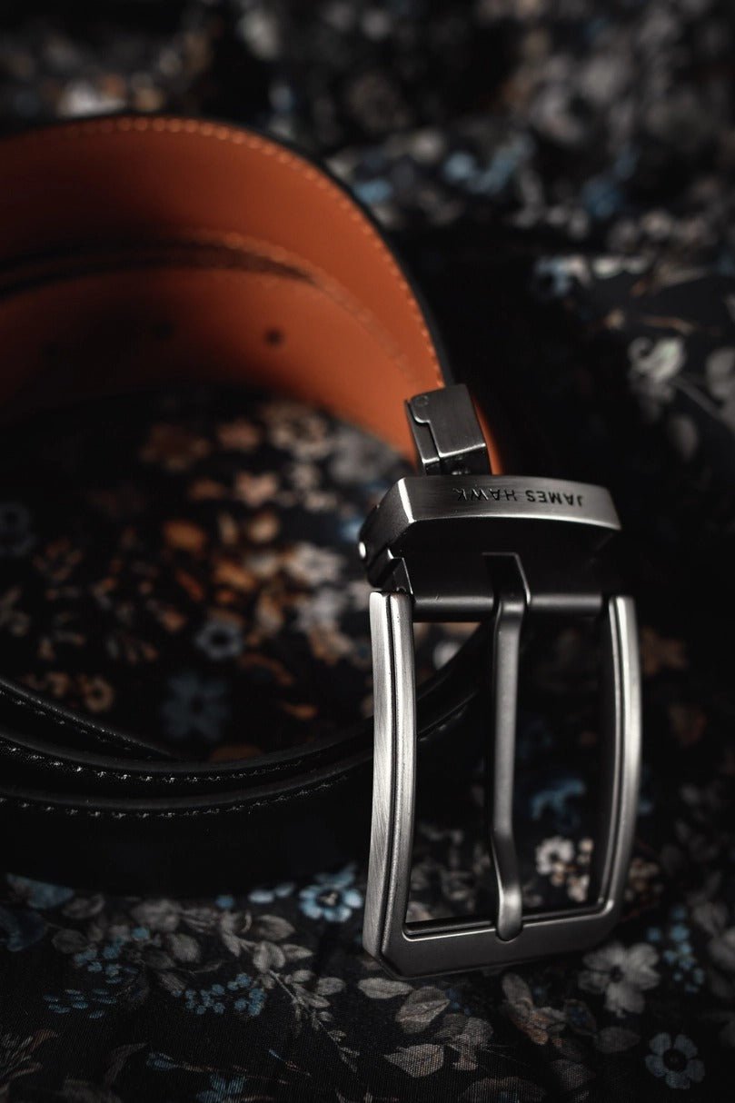Kamea | James Hawk vendbart læderbælte. Unikt design. Nikkelfri metalspænde. 100% okselæder. 3,5 cm bredt.