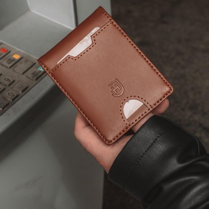 Kamea | James Hawk ultra tynd pung. Tykkelse på kun 1,5 cm. Plads til 9 kort og kontanter. RFID-beskyttelse.