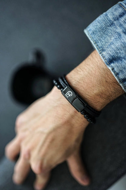 Kamea | James Hawk 4-delt læderarmbånd med sorte Onyx perler. Sort rustfrit stålspænde med magnetlukning. Tre størrelser.