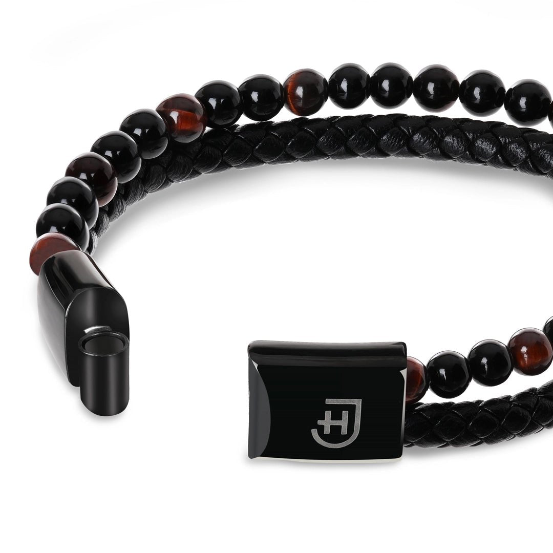 Kamea | James Hawk todelt armbånd. Flettet læder og Red Tigers Eye perler. Sort rustfrit stålspænde med magnetlukning.