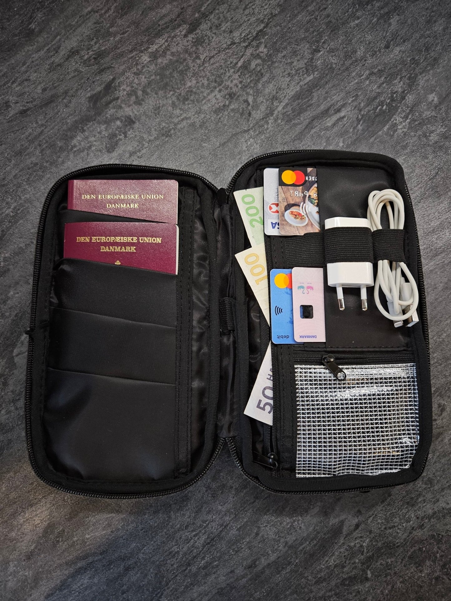 Kamea | James Hawk Travel Organizer. Organisering af pas, kort og tilbehør. Vandtæt materiale. Økologiske læderdetaljer.